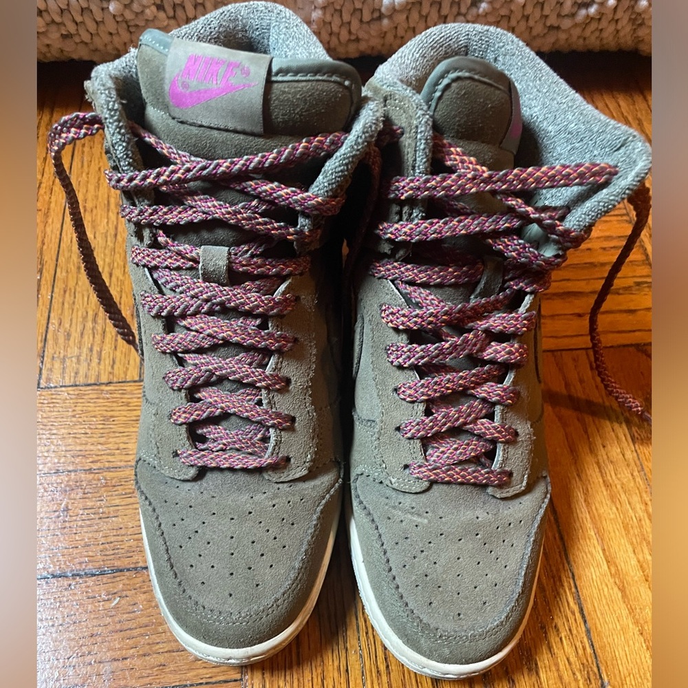 Wedged Nike sneakers, suede, olive